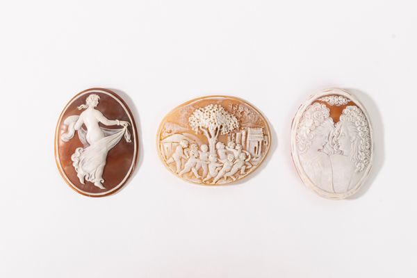 Lotto composto da tre cammei, secolo XX  - Asta Incanti d'Arte - Associazione Nazionale - Case d'Asta italiane