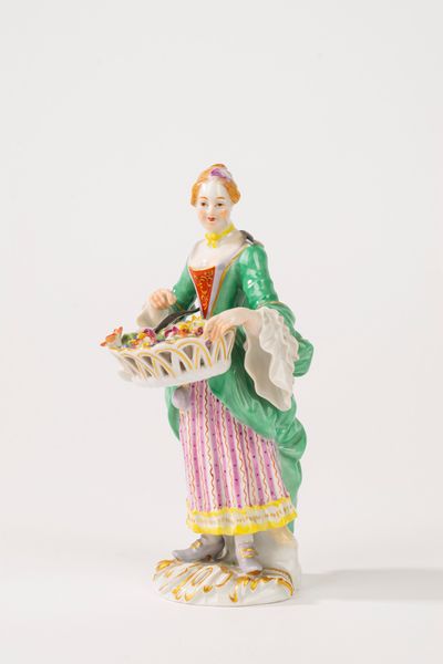 Coppia di figurette in porcellana policroma, manifattura di Meissen, secolo XX  - Asta Incanti d'Arte - Associazione Nazionale - Case d'Asta italiane