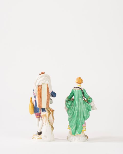 Coppia di figurette in porcellana policroma, manifattura di Meissen, secolo XX  - Asta Incanti d'Arte - Associazione Nazionale - Case d'Asta italiane