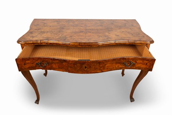 Scrivania da parete Luigi XV, Veneto, secolo XVIII  - Asta Incanti d'Arte - Associazione Nazionale - Case d'Asta italiane