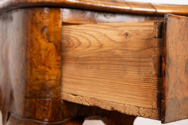 Scrivania da parete Luigi XV, Veneto, secolo XVIII  - Asta Incanti d'Arte - Associazione Nazionale - Case d'Asta italiane