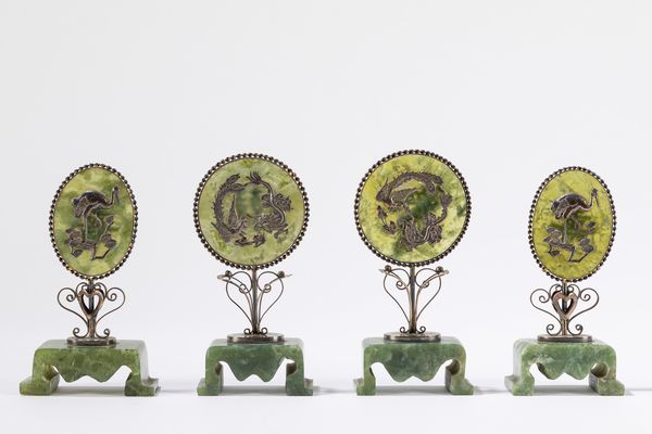 Quattro piccole placche in giada verde  - Asta Incanti d'Arte - Associazione Nazionale - Case d'Asta italiane