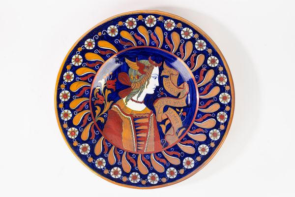Piatto da parata in maiolica policroma a lustro. Alberto Rubboli, Gualdo Tadino,fine secolo XIX/XX  - Asta Incanti d'Arte - Associazione Nazionale - Case d'Asta italiane