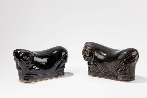 COPPIA DI POGGIATESTA IN GRES  - Asta Incanti d'Arte - Associazione Nazionale - Case d'Asta italiane