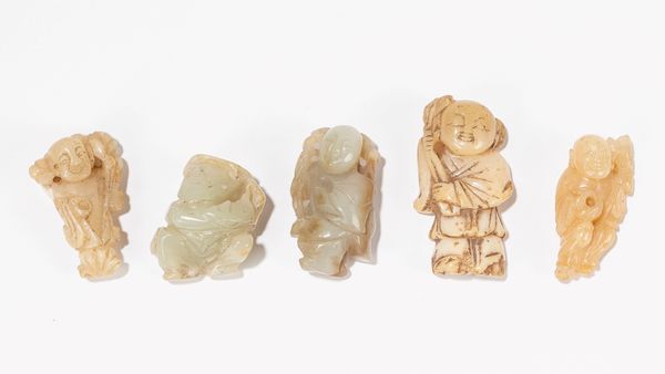 CINQUE SCULTURINE IN GIADA  - Asta Incanti d'Arte - Associazione Nazionale - Case d'Asta italiane