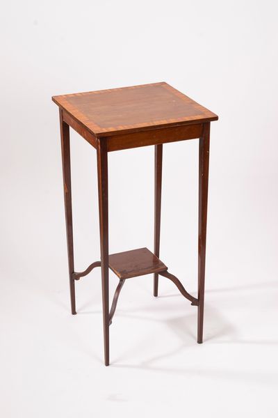 Tavolino lastronato e filettato, secolo XIX  - Asta Incanti d'Arte - Associazione Nazionale - Case d'Asta italiane