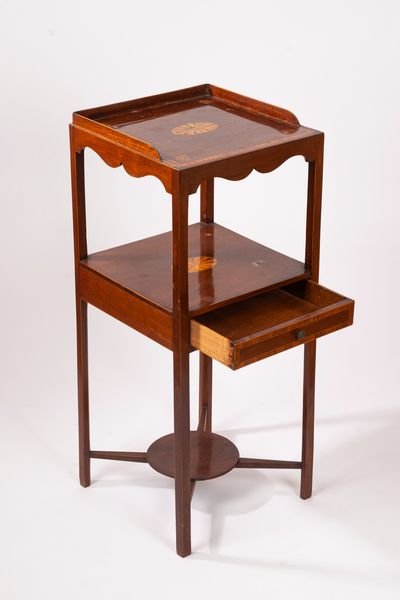 Tavolino lastronato, filettato e intarsiato, secolo XIX  - Asta Incanti d'Arte - Associazione Nazionale - Case d'Asta italiane