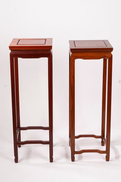 Due piedistalli di forma quadrangolare in legno, Cina secolo XX  - Asta Incanti d'Arte - Associazione Nazionale - Case d'Asta italiane