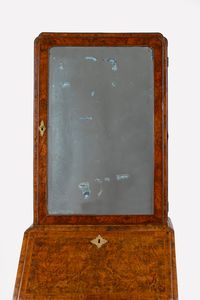 Piccolo trumeau lastronato e filettato, Inghilterra, secolo XVIII  - Asta Incanti d'Arte - Associazione Nazionale - Case d'Asta italiane