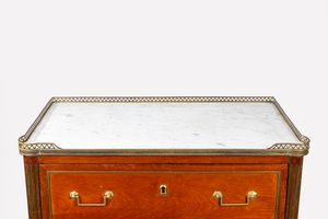 Cassettone con scrittoio lastronato in mogano, secolo XIX  - Asta Incanti d'Arte - Associazione Nazionale - Case d'Asta italiane