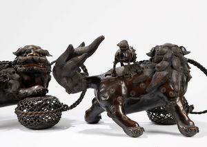 Due grandi incensieri in bronzo con coperchio  - Asta Incanti d'Arte - Associazione Nazionale - Case d'Asta italiane