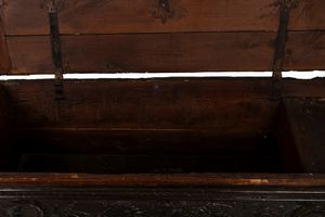 Cassapanca in legno intagliato ed ebanizzato  - Asta Incanti d'Arte - Associazione Nazionale - Case d'Asta italiane