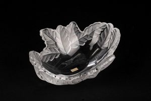 LALIQUE : Centrotavola Compiegne in cristallo smerigliato  - Asta Incanti d'Arte - Associazione Nazionale - Case d'Asta italiane