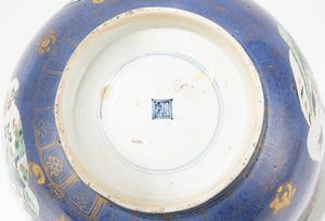 PUNCH BOWL IN PORCELLANA FAMIGLIA VERDE  - Asta Incanti d'Arte - Associazione Nazionale - Case d'Asta italiane