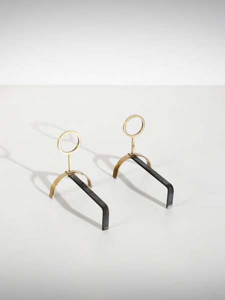 MANIFATTURA ITALIANA : Coppia di alari da camino.  - Asta Asta 503 | DESIGN E ARTI DECORATIVE DEL NOVECENTO Virtuale - Associazione Nazionale - Case d'Asta italiane