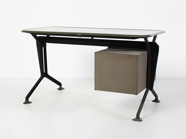 BBPR GRUPPO : Scrivania mod. Arco per Olivetti Synthesis.  - Asta Asta 503 | DESIGN E ARTI DECORATIVE DEL NOVECENTO Virtuale - Associazione Nazionale - Case d'Asta italiane