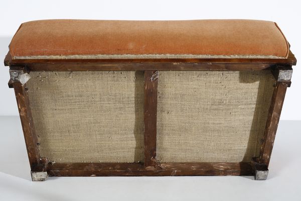 MANIFATTURA ITALIANA : Divano a due posti e coppia di poltrone.  - Asta Asta 503 | DESIGN E ARTI DECORATIVE DEL NOVECENTO Virtuale - Associazione Nazionale - Case d'Asta italiane