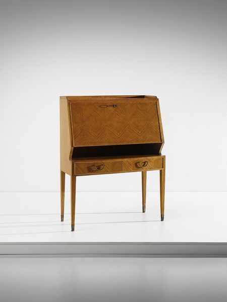 PAOLO BUFFA : Scrittoio a ribalta con fronte e cassetti ritmati da un andamento a spina di pesce, esecuzione Serafino Arrighi, Cantù.  - Asta Asta 503 | DESIGN E ARTI DECORATIVE DEL NOVECENTO Virtuale - Associazione Nazionale - Case d'Asta italiane
