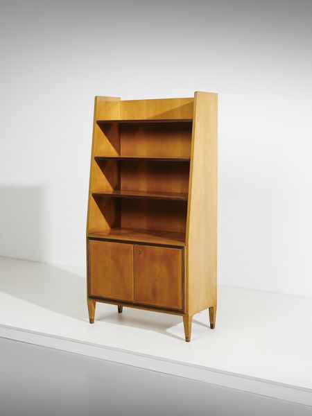 PAOLO BUFFA : Mobile da soggiorno con base a due ante a battente e parte superiore a vani a giorno, esecuzione Serafino Arrighi, Cantù.  - Asta Asta 503 | DESIGN E ARTI DECORATIVE DEL NOVECENTO Virtuale - Associazione Nazionale - Case d'Asta italiane