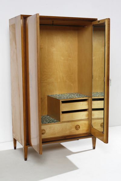 PAOLO BUFFA : Armadio a due ante decorate con tarsie a foglie d'acanto, esecuzione Serafino Arrighi, Cantù.  - Asta Asta 503 | DESIGN E ARTI DECORATIVE DEL NOVECENTO Virtuale - Associazione Nazionale - Case d'Asta italiane