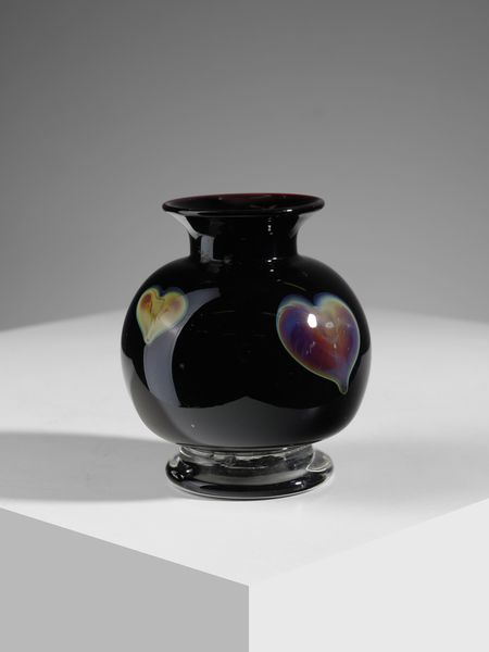 MANIFATTURA NORDICA : Piccolo vaso ad anfora decorato con motivi a cuore.  - Asta Asta 503 | DESIGN E ARTI DECORATIVE DEL NOVECENTO Virtuale - Associazione Nazionale - Case d'Asta italiane