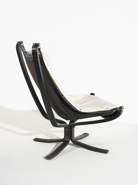 SIGURD RESSEL : Coppia di poltrone mod. Falcon per Poltrona Frau.  - Asta Asta 503 | DESIGN E ARTI DECORATIVE DEL NOVECENTO Virtuale - Associazione Nazionale - Case d'Asta italiane