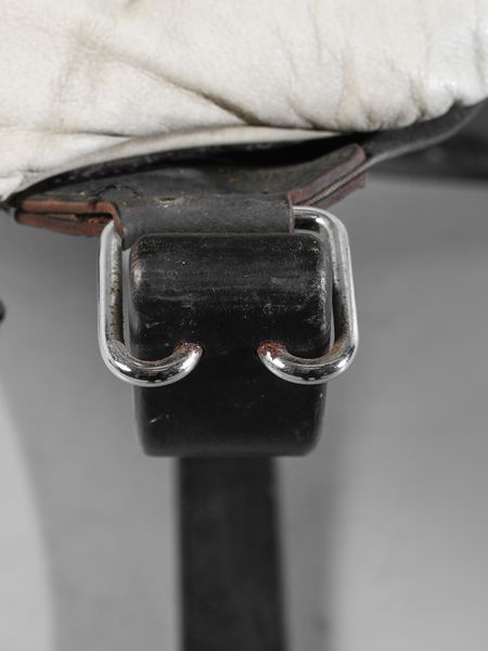 SIGURD RESSEL : Coppia di poltrone mod. Falcon per Poltrona Frau.  - Asta Asta 503 | DESIGN E ARTI DECORATIVE DEL NOVECENTO Virtuale - Associazione Nazionale - Case d'Asta italiane