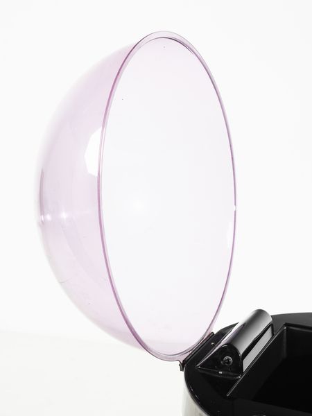 MANIFATTURA ITALIANA : Mobile bar frigorifero con rotelle space age.  - Asta Asta 503 | DESIGN E ARTI DECORATIVE DEL NOVECENTO Virtuale - Associazione Nazionale - Case d'Asta italiane