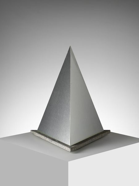 LELLA (1934-2016) & MASSIMO (1931-2014) VIGNELLI : Scatola di forma piramidale.  - Asta Asta 503 | DESIGN E ARTI DECORATIVE DEL NOVECENTO Virtuale - Associazione Nazionale - Case d'Asta italiane