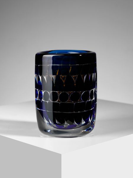 Ingeborg Lundin : Vaso a motivi geometrici della serie Ariel mod. 299-E.3 per Orrefors, Svezia.  - Asta Asta 503 | DESIGN E ARTI DECORATIVE DEL NOVECENTO Virtuale - Associazione Nazionale - Case d'Asta italiane