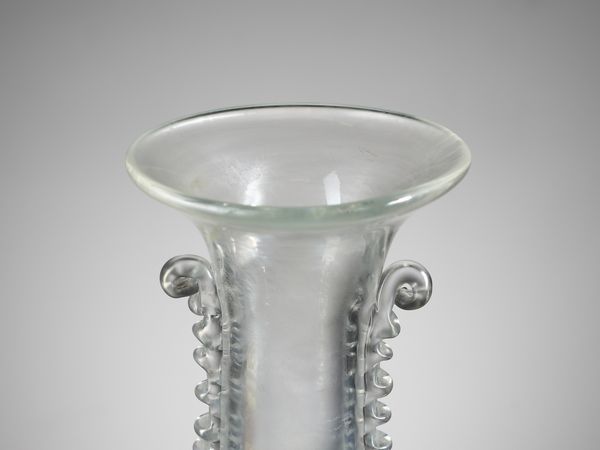 L. ZANETTI : Grande vaso a collo allungato decorato con morise e fili di vetro orizzontali, Murano .  - Asta Asta 503 | DESIGN E ARTI DECORATIVE DEL NOVECENTO Virtuale - Associazione Nazionale - Case d'Asta italiane