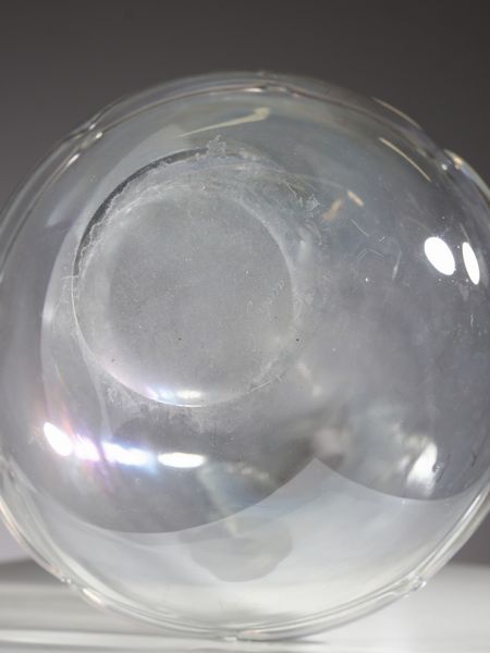 L. ZANETTI : Grande vaso a collo allungato decorato con morise e fili di vetro orizzontali, Murano .  - Asta Asta 503 | DESIGN E ARTI DECORATIVE DEL NOVECENTO Virtuale - Associazione Nazionale - Case d'Asta italiane