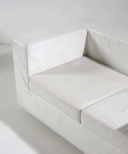 WILLIE LANDELS : Coppia di divani a due posti mod. Throw Away e pouf su ruote per Zanotta, Nova Milanese.  - Asta Asta 503 | DESIGN E ARTI DECORATIVE DEL NOVECENTO Virtuale - Associazione Nazionale - Case d'Asta italiane