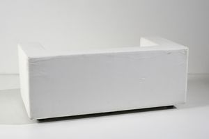 WILLIE LANDELS : Coppia di divani a due posti mod. Throw Away e pouf su ruote per Zanotta, Nova Milanese.  - Asta Asta 503 | DESIGN E ARTI DECORATIVE DEL NOVECENTO Virtuale - Associazione Nazionale - Case d'Asta italiane