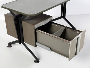 BBPR GRUPPO : Scrivania mod. Arco per Olivetti Synthesis.  - Asta Asta 503 | DESIGN E ARTI DECORATIVE DEL NOVECENTO Virtuale - Associazione Nazionale - Case d'Asta italiane