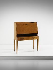 PAOLO BUFFA : Scrittoio a ribalta con fronte e cassetti ritmati da un andamento a spina di pesce, esecuzione Serafino Arrighi, Cantù.  - Asta Asta 503 | DESIGN E ARTI DECORATIVE DEL NOVECENTO Virtuale - Associazione Nazionale - Case d'Asta italiane