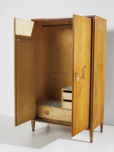 PAOLO BUFFA : Armadio a due ante decorate con tarsie a foglie d'acanto, esecuzione Serafino Arrighi, Cantù.  - Asta Asta 503 | DESIGN E ARTI DECORATIVE DEL NOVECENTO Virtuale - Associazione Nazionale - Case d'Asta italiane