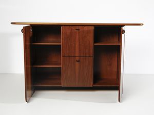 LUIGI SACCARDO : Credenza ad ante e vani bar della serie Seven per Gasparello, Casale sul Sile.  - Asta Asta 503 | DESIGN E ARTI DECORATIVE DEL NOVECENTO Virtuale - Associazione Nazionale - Case d'Asta italiane