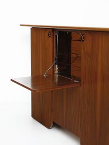 LUIGI SACCARDO : Credenza ad ante e vani bar della serie Seven per Gasparello, Casale sul Sile.  - Asta Asta 503 | DESIGN E ARTI DECORATIVE DEL NOVECENTO Virtuale - Associazione Nazionale - Case d'Asta italiane