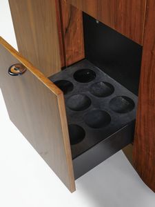 LUIGI SACCARDO : Credenza ad ante e vani bar della serie Seven per Gasparello, Casale sul Sile.  - Asta Asta 503 | DESIGN E ARTI DECORATIVE DEL NOVECENTO Virtuale - Associazione Nazionale - Case d'Asta italiane