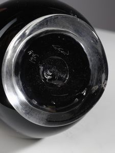 MANIFATTURA NORDICA : Piccolo vaso ad anfora decorato con motivi a cuore.  - Asta Asta 503 | DESIGN E ARTI DECORATIVE DEL NOVECENTO Virtuale - Associazione Nazionale - Case d'Asta italiane