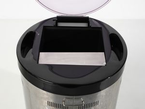 MANIFATTURA ITALIANA : Mobile bar frigorifero con rotelle space age.  - Asta Asta 503 | DESIGN E ARTI DECORATIVE DEL NOVECENTO Virtuale - Associazione Nazionale - Case d'Asta italiane