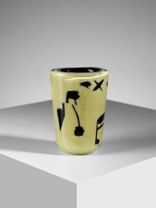 MANIFATTURA NORDICA - Piccolo vaso trococonico a sezione schiacciata.