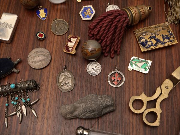 Miscellanea di ninnoli e curiosità  - Asta Due case fiorentine - Associazione Nazionale - Case d'Asta italiane