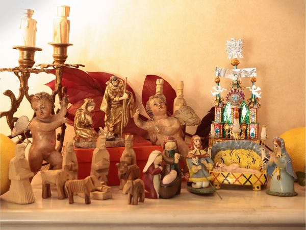 Alcuni piccoli presepi etnici in legno e materiali poveri  - Asta Due case fiorentine - Associazione Nazionale - Case d'Asta italiane