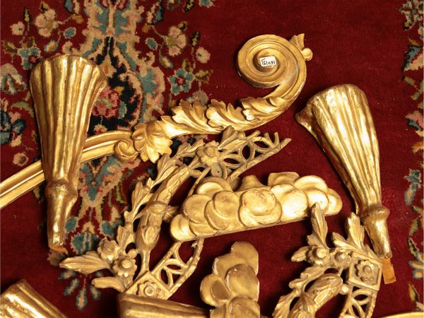 Miscellanea di frammenti in legno intagliato e dorato  - Asta Due case fiorentine - Associazione Nazionale - Case d'Asta italiane