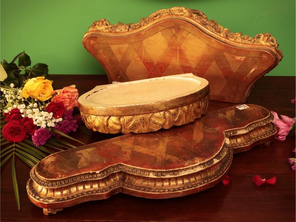 Tre basi per sculture in legno intagliato e dorato  - Asta Due case fiorentine - Associazione Nazionale - Case d'Asta italiane
