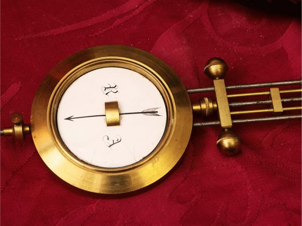 Grande orologio da tavolo in legno ebanizzato  - Asta Due case fiorentine - Associazione Nazionale - Case d'Asta italiane