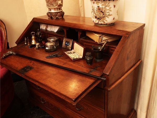 Cassettone a ribalta in noce  - Asta Due case fiorentine - Associazione Nazionale - Case d'Asta italiane