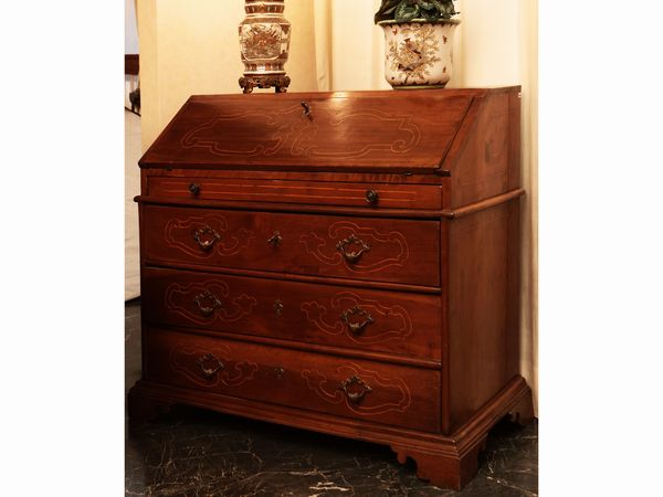 Cassettone a ribalta in noce  - Asta Due case fiorentine - Associazione Nazionale - Case d'Asta italiane